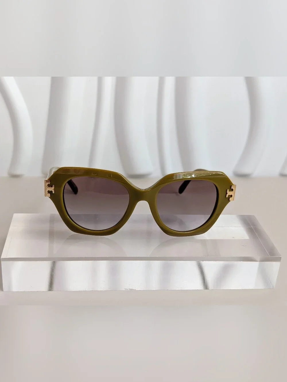 NIB Tory Burch 51mm Olive Cat Eye Sunglasses Case Dust Bag